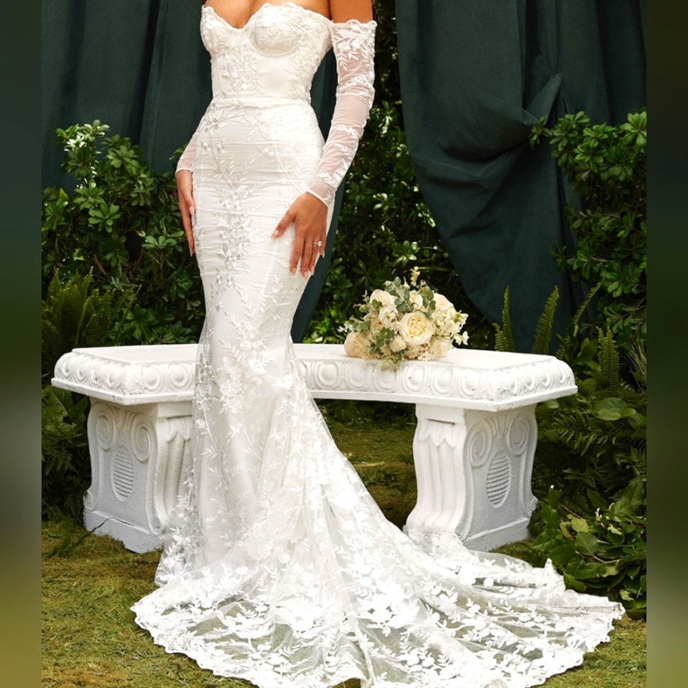 HOUSE OF CB Isabelle White Lace Long Sleeve Bridal Gown